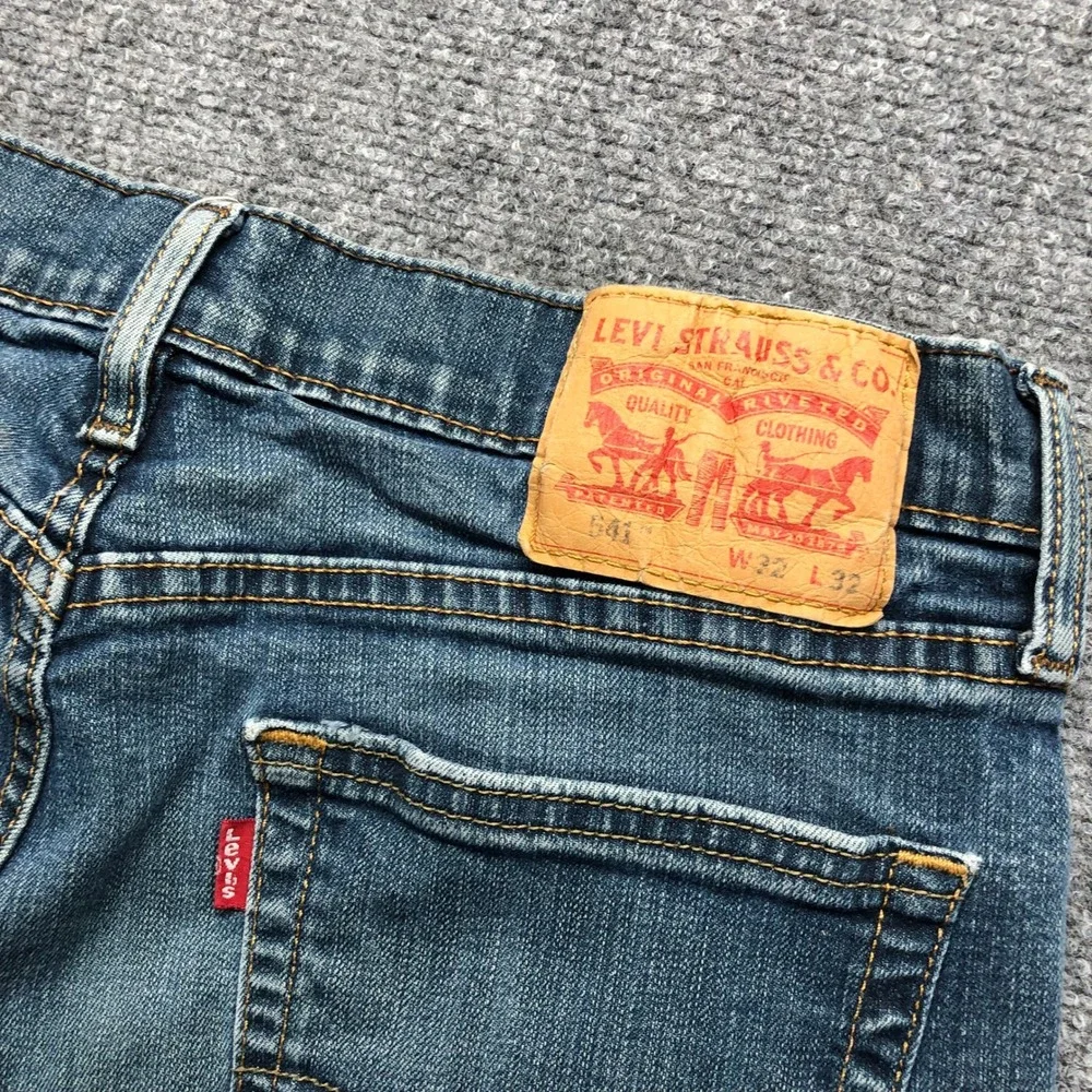 Levis 541 Athletic Taper Jeans Mens 32x32 Blue Medium Wash Denim 18181-0017